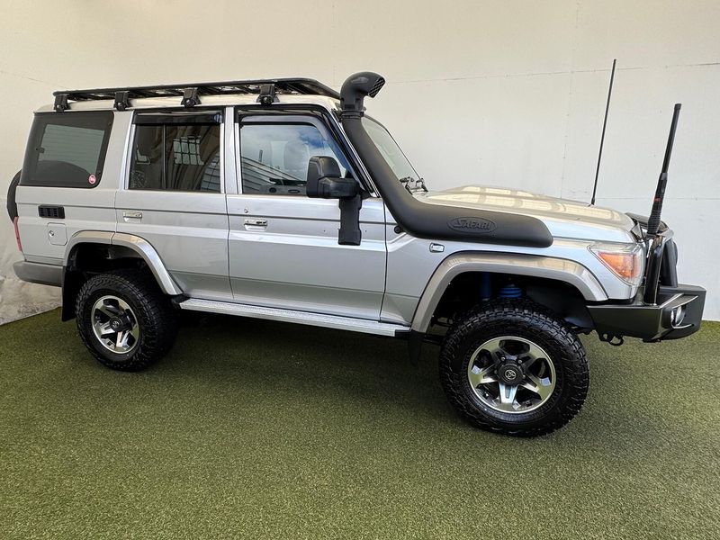 2018 Toyota Landcruiser GXL Manual 4x4 Photo 10