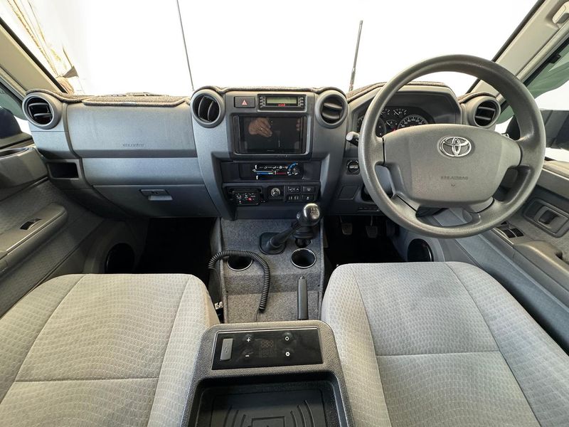 2018 Toyota Landcruiser GXL Manual 4x4 Photo 7