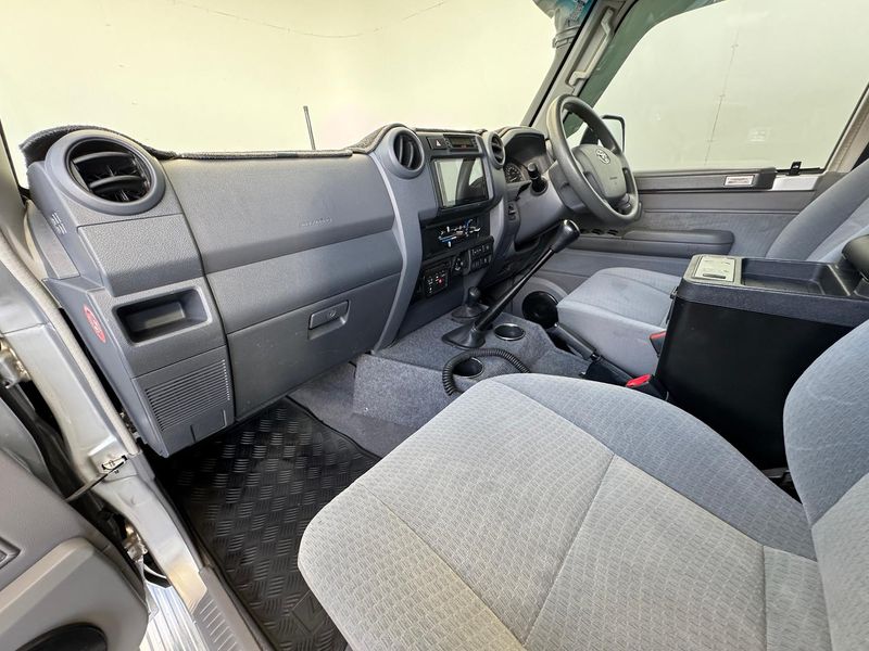 2018 Toyota Landcruiser GXL Manual 4x4 Photo 12