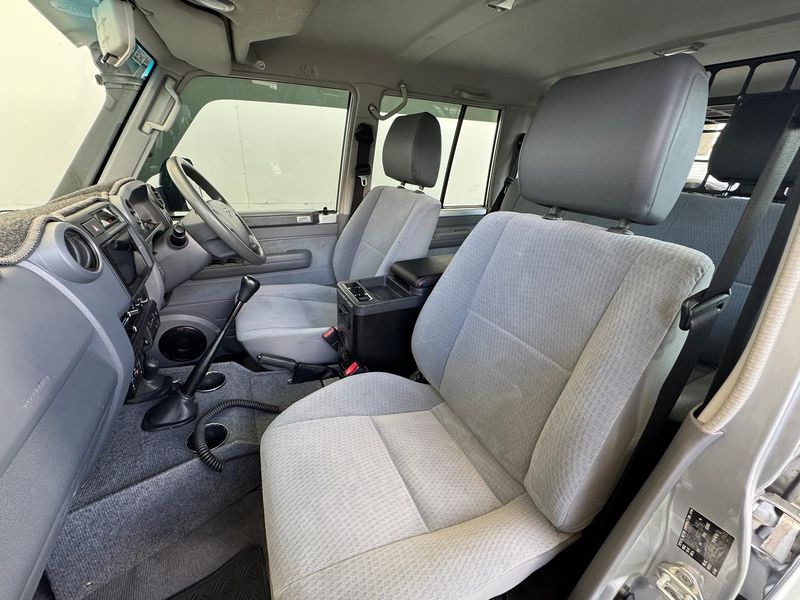 2018 Toyota Landcruiser GXL Manual 4x4 Photo 13