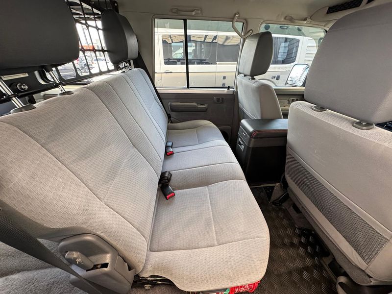 2018 Toyota Landcruiser GXL Manual 4x4 Photo 19