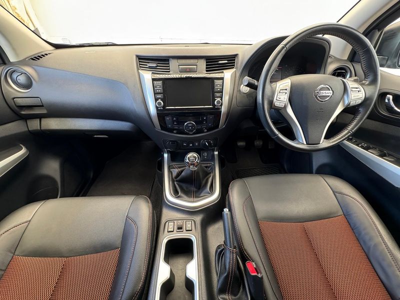2020 Nissan Navara N-TREK D23 Series 4 Manual 4x4 Dual Cab Photo 4