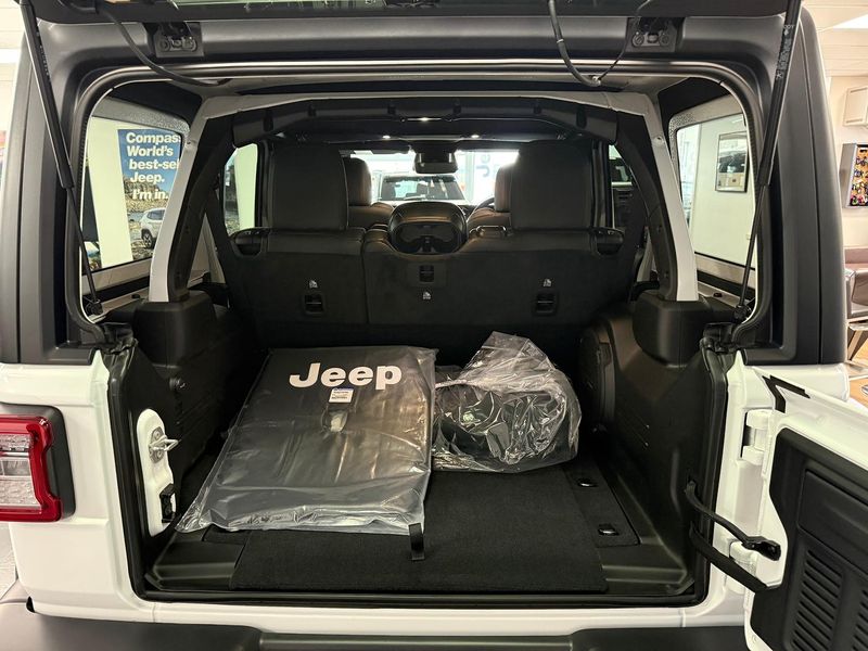2025 Jeep Wrangler Unlimited Rubicon Auto 4x4 MY25 Photo 9