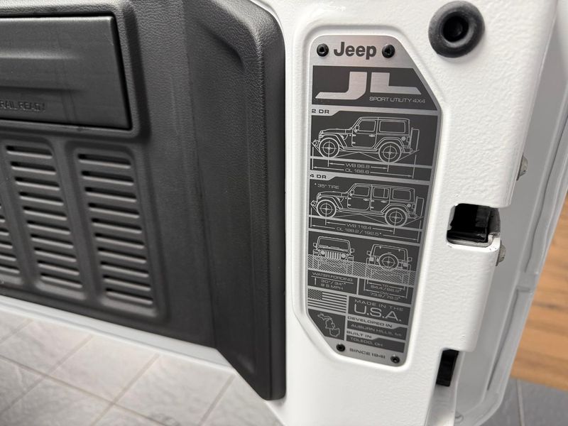 2025 Jeep Wrangler Unlimited Rubicon Auto 4x4 MY25 Photo 11
